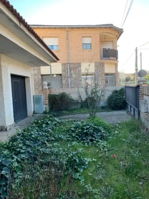 Casa o chalet en venta en La Adrada  con Calefacción, Jardín privado y Trastero