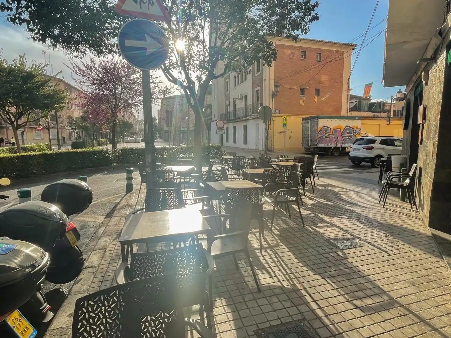 Exterior view of Commercial properties for rent in Valencia  with Air Conditioner