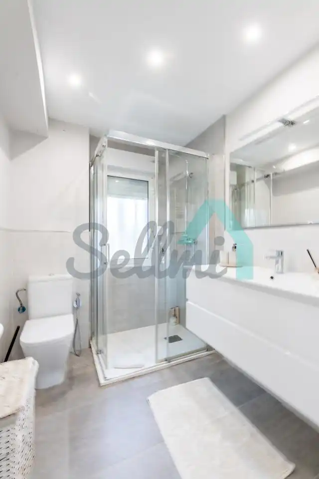 Baño de Piso en venta en Carreño con Calefacción, Terraza y Amueblado