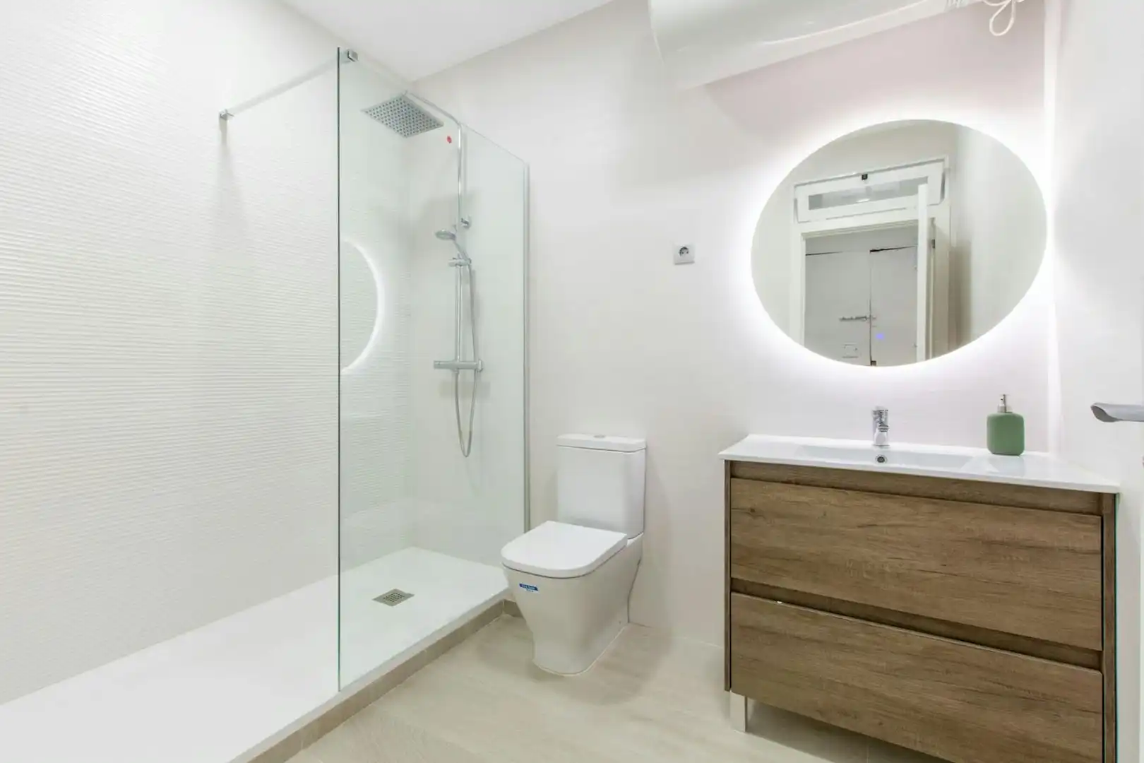 Badezimmer von Wohnung zur untervermieten in Madrid mit Heizung, Möbliert und Waschmaschine