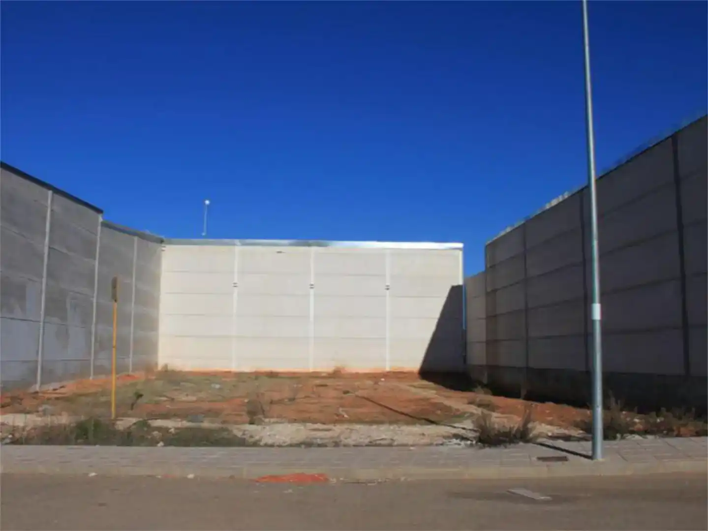 Vista exterior de Nau industrial en venda en Arroyo del Ojanco