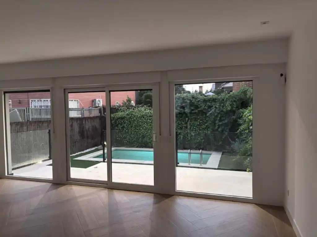 Swimming pool of Houses for sale in Pozuelo de Alarcón