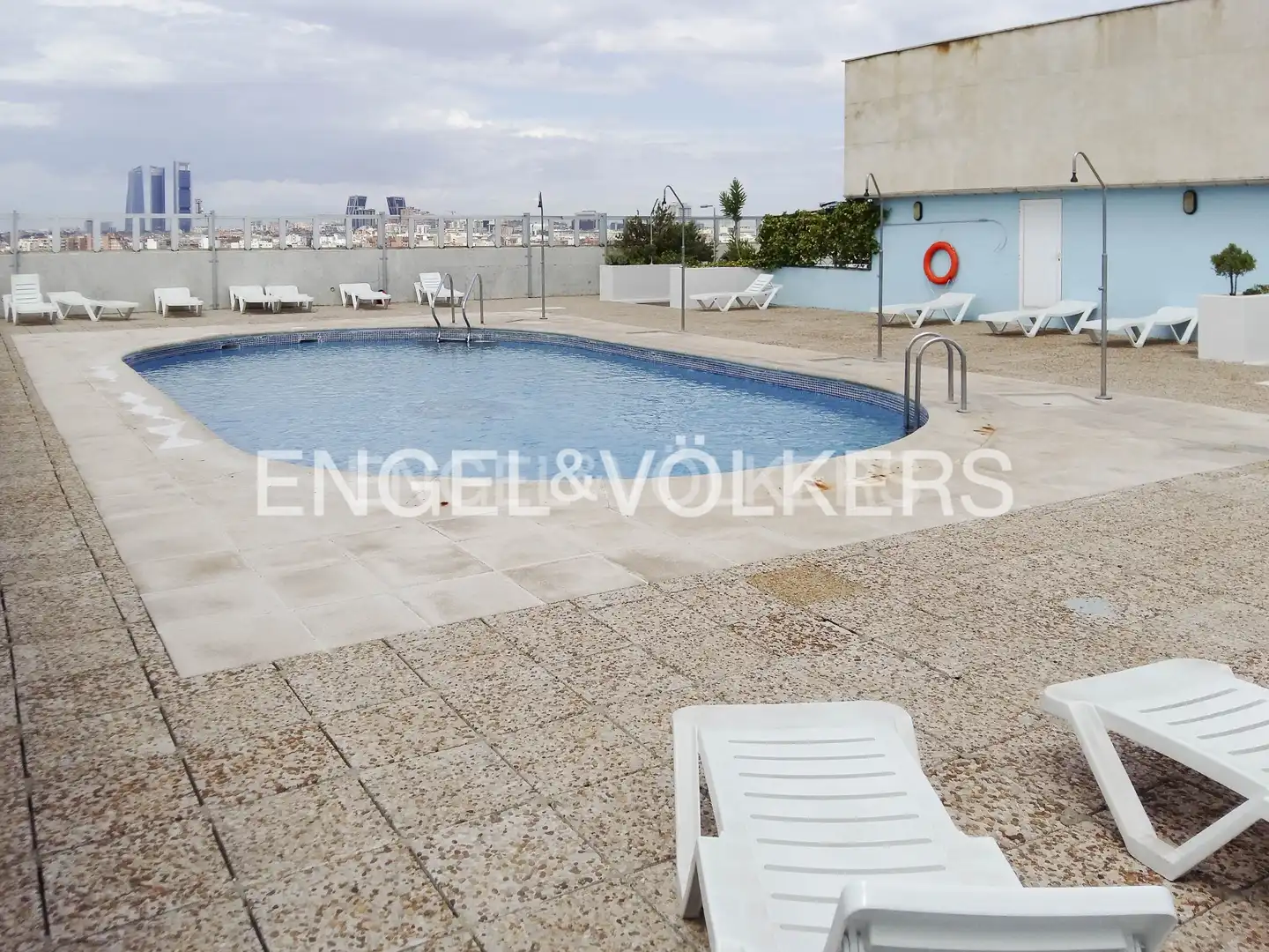 Piscina de Piso de alquiler en Madrid con Calefacción, Terraza y Piscina