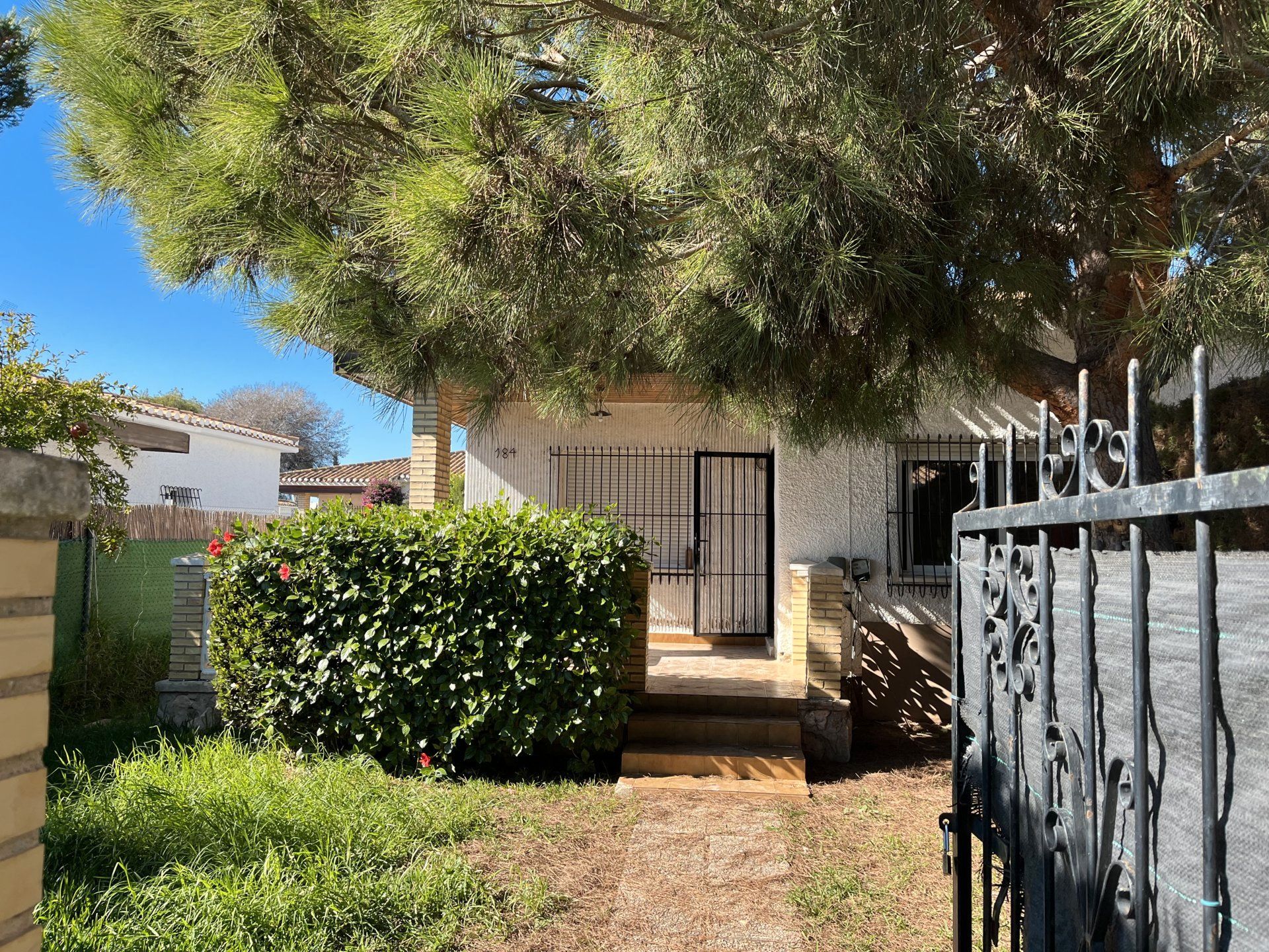 Vista exterior de Casa adosada en venda en Orihuela amb Terrassa, Moblat i Piscina comunitària