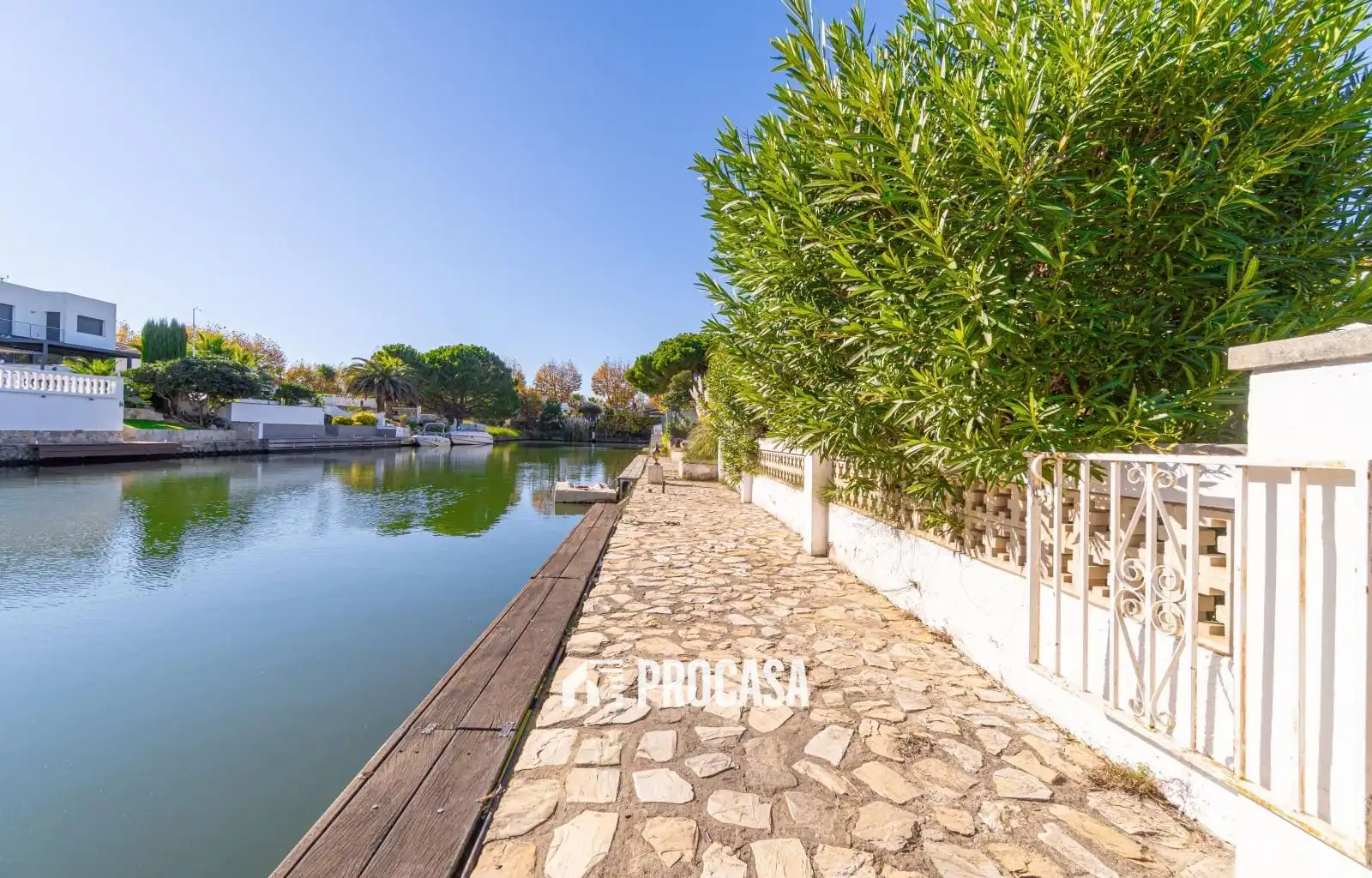Vista exterior de Casa o xalet en venda en Empuriabrava amb Aire condicionat, Calefacció i Traster