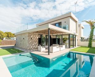 Piscina de Casa o xalet en venda en Torrevieja amb Aire condicionat, Jardí privat i Terrassa