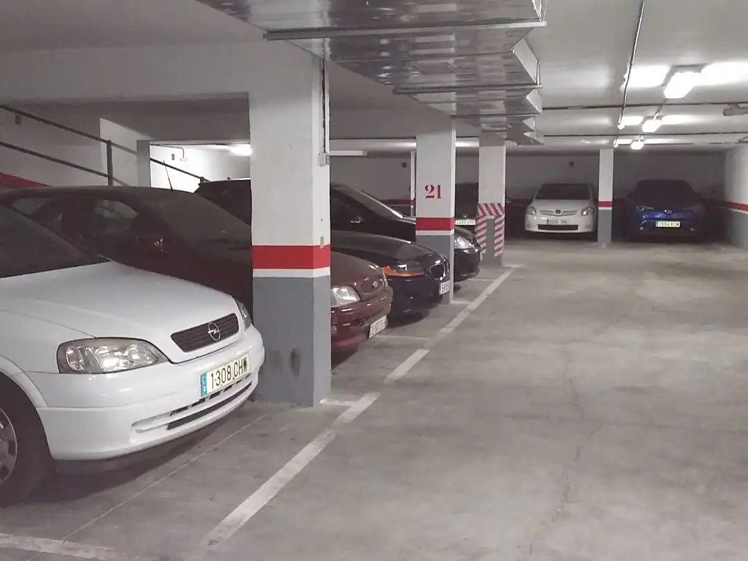 Parkplatz von Garage zur Miete in Madrid