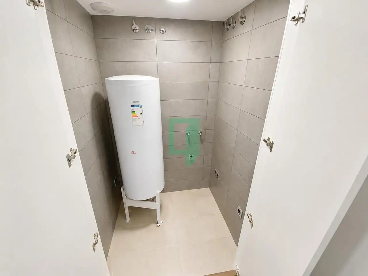 Bathroom of Flat for rent in Badalona  with Air Conditioner and Terrace
