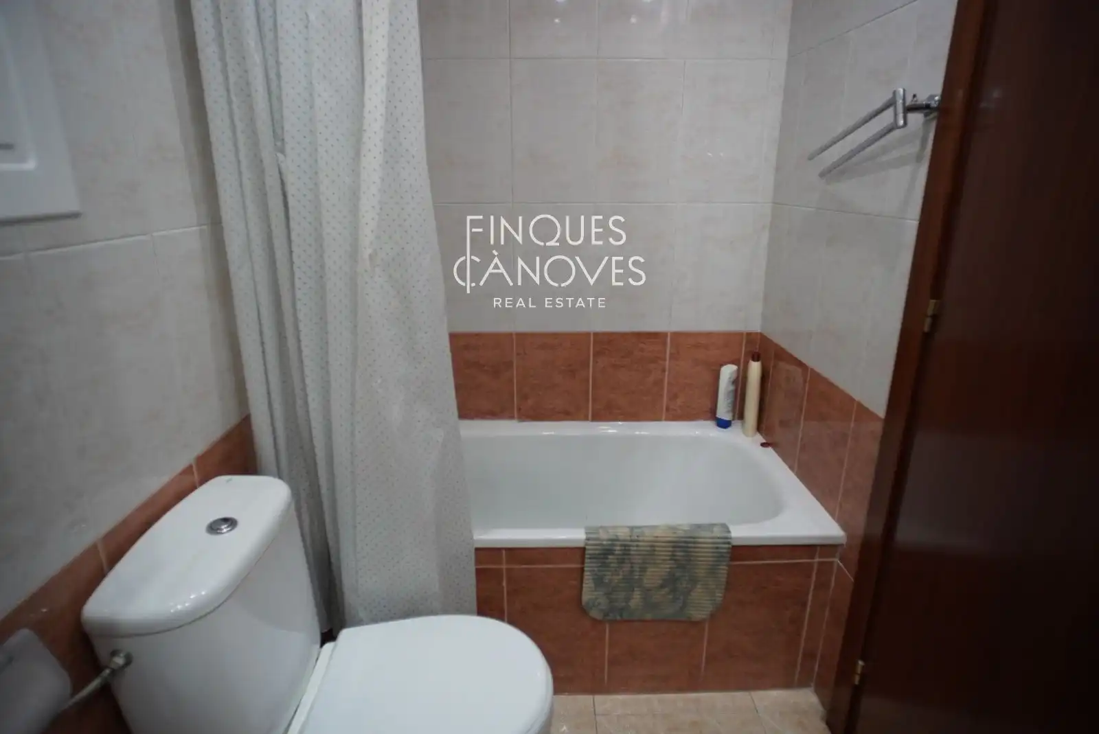 Bathroom of Flat for sale in Girona  with Heating, Terrace and Furnished