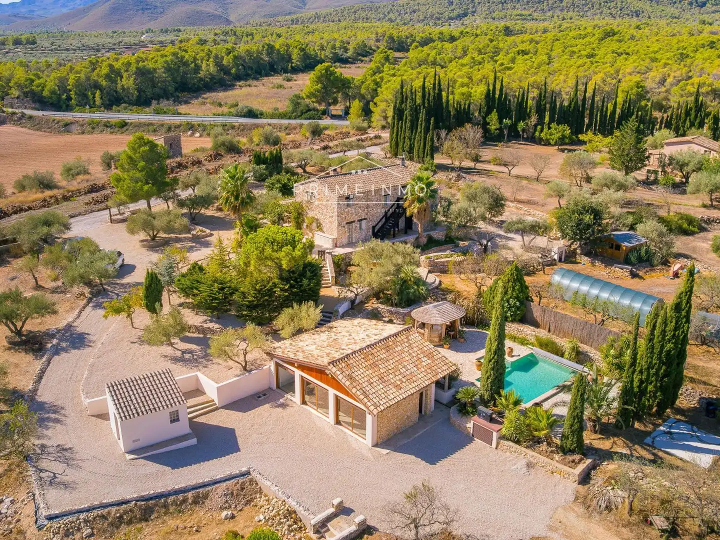 Casa rústica amb piscina en venda a Rasquera