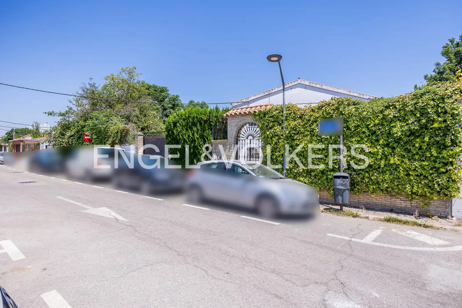 Vista exterior de Casa o chalet en venta en Sevilla con Calefacción y Jardín privado