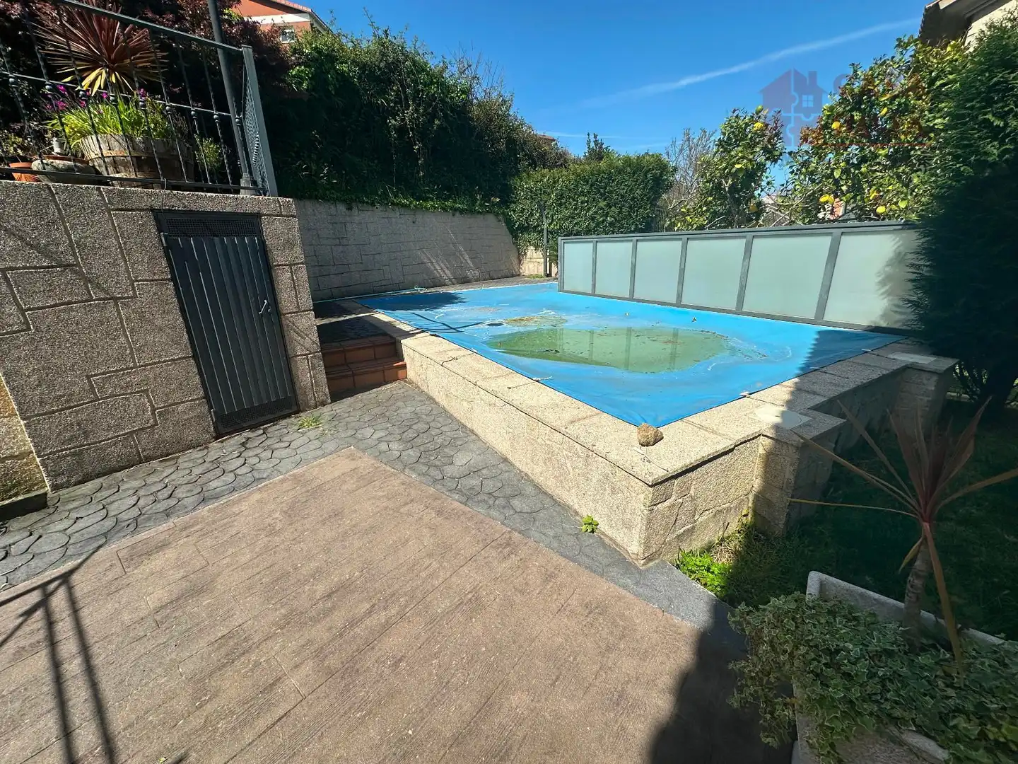 Piscina de Casa o xalet en venda en Cangas  amb Calefacció, Terrassa i Traster