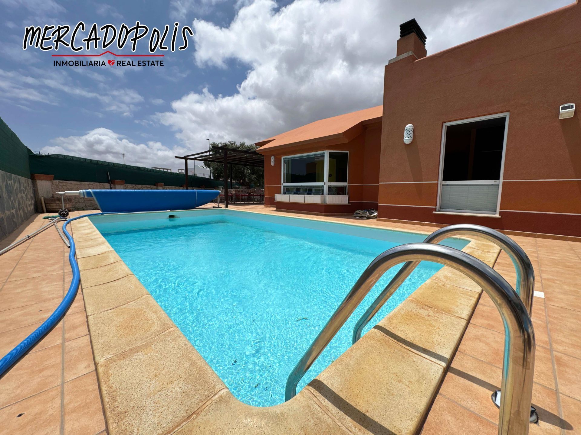 Exterior view of House or chalet for sale in La Oliva  with Private garden, Terrace and Storage room