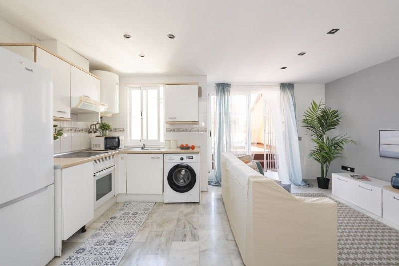 Cuina de Dúplex en venda en Fuengirola amb Aire condicionat, Terrassa i Piscina