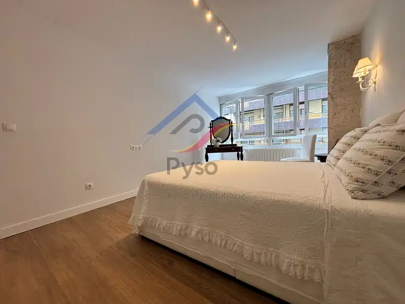 Schlafzimmer von Wohnung zur Miete in Santander mit Heizung, Möbliert und Ofen