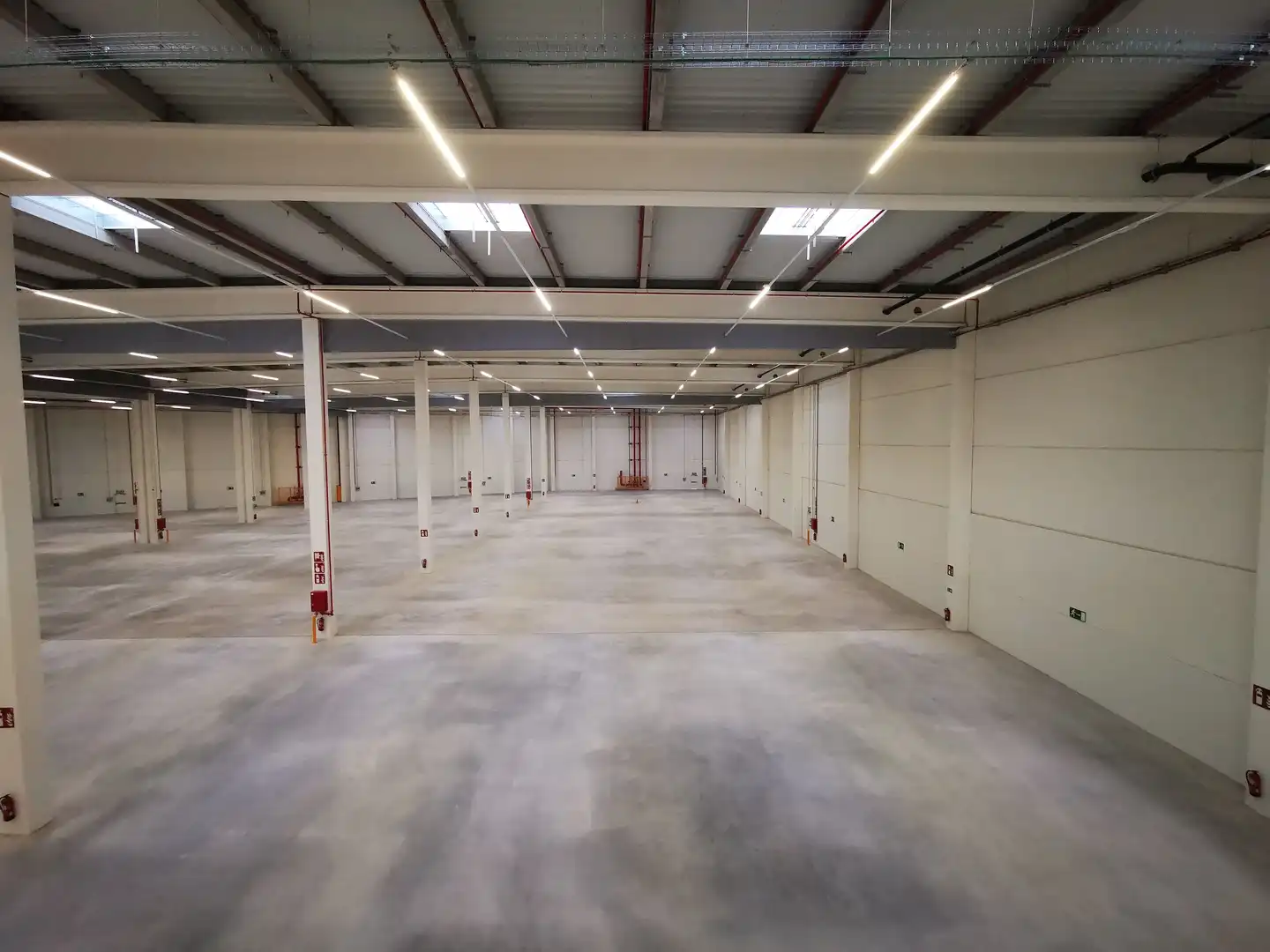 Industrial buildings for rent in Madrid  with Heating and Alarm