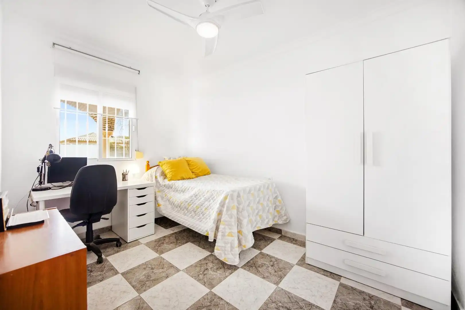 Habitación de Casa o chalet en venta en Chiclana de la Frontera con Aire acondicionado, Jardín privado y Terraza