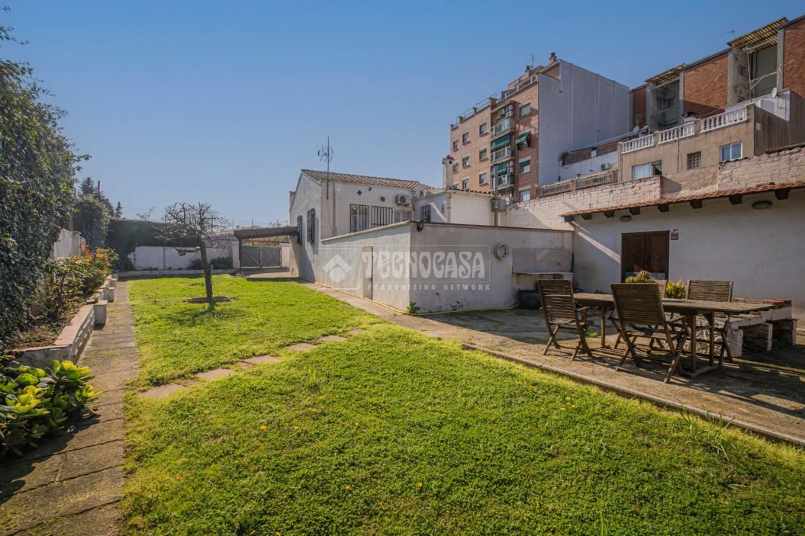 Vista exterior de Casa o chalet en venta en Montcada i Reixac con Calefacción y Jardín privado