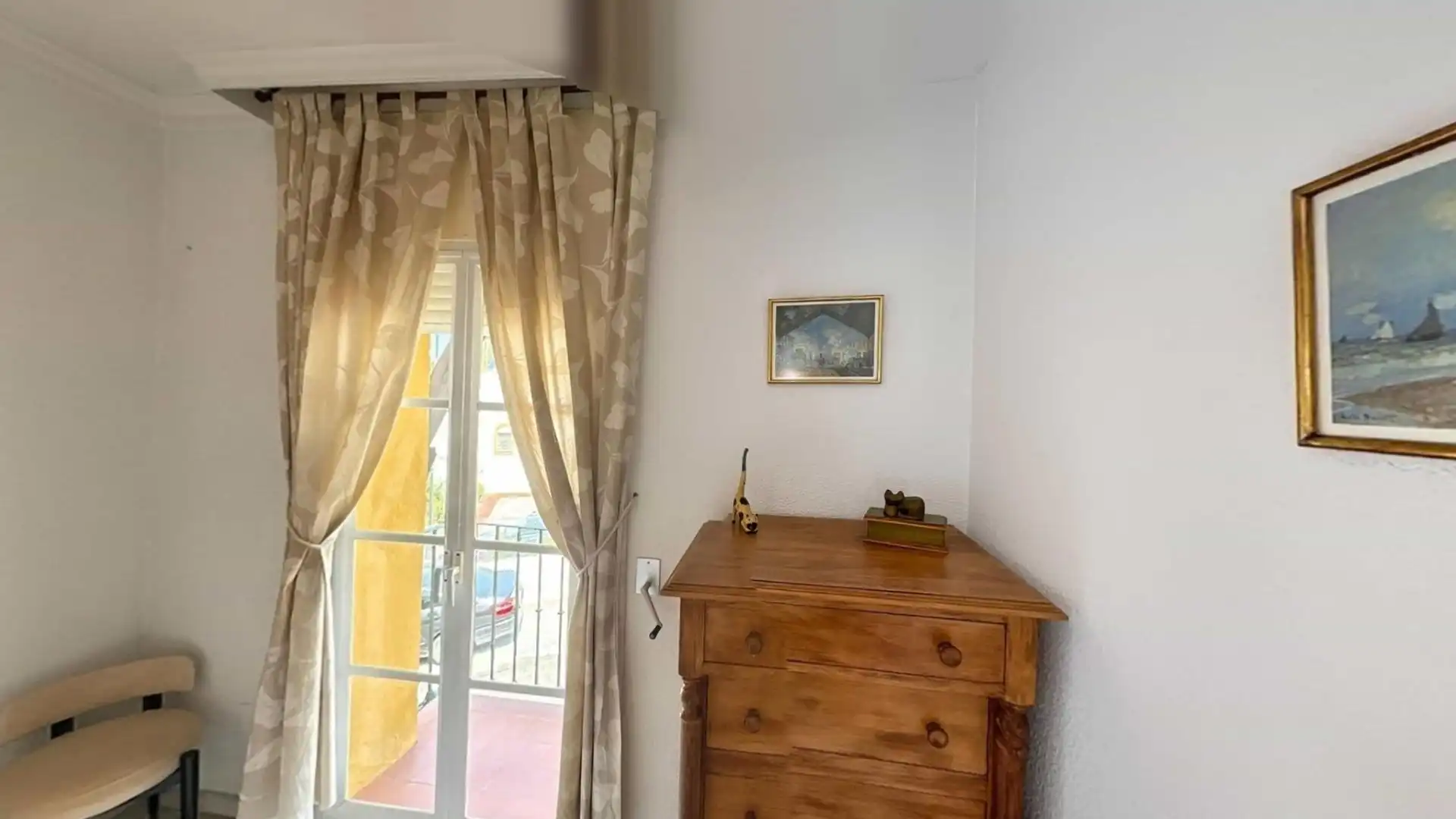 Schlafzimmer von Einfamilien-Reihenhaus zum Verkauf in Estepona mit Heizung, Privatgarten und Terrasse