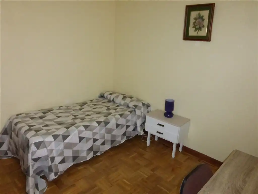 Habitación de Piso de alquiler en  Pamplona / Iruña con Calefacción y Amueblado