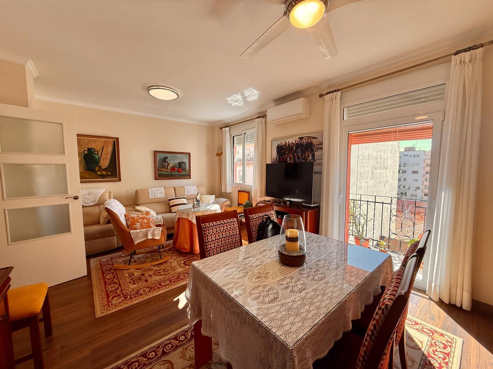 Living room of Flat for sale in  Valencia Capital  with Air Conditioner and Balcony