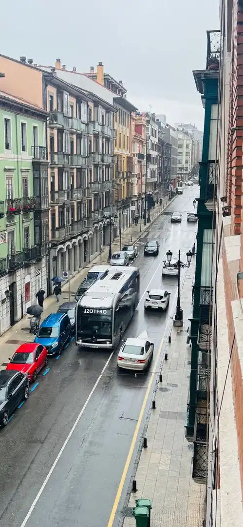 Vista exterior de Piso en venta en Oviedo  con Calefacción
