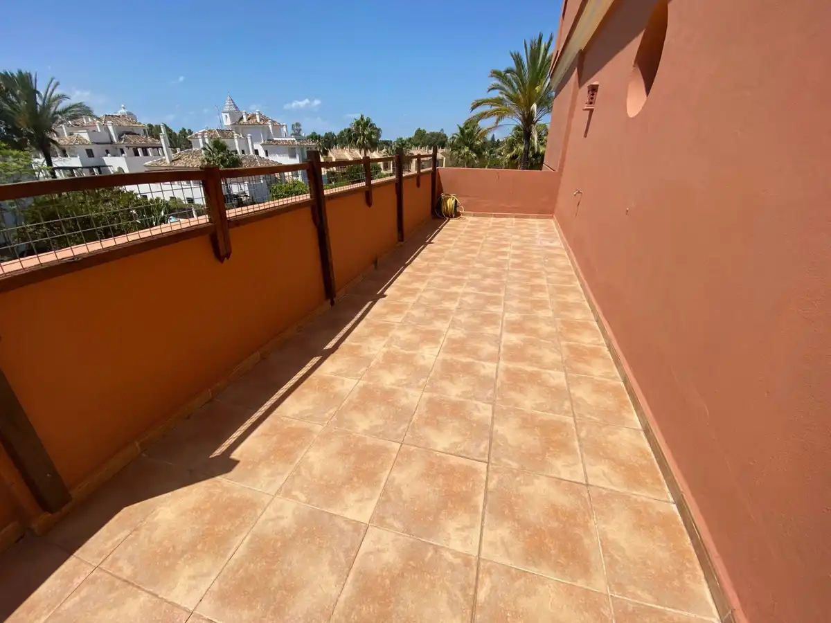 Ático de alquiler en Nueva Andalucía centro