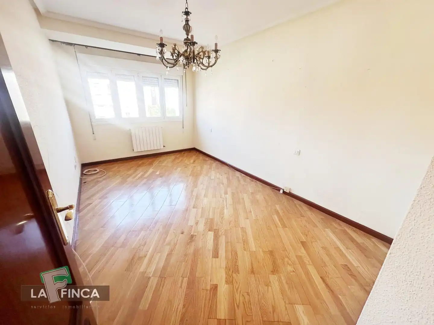 Sala d'estar de Pis en venda en Gijón  amb Calefacció i Terrassa