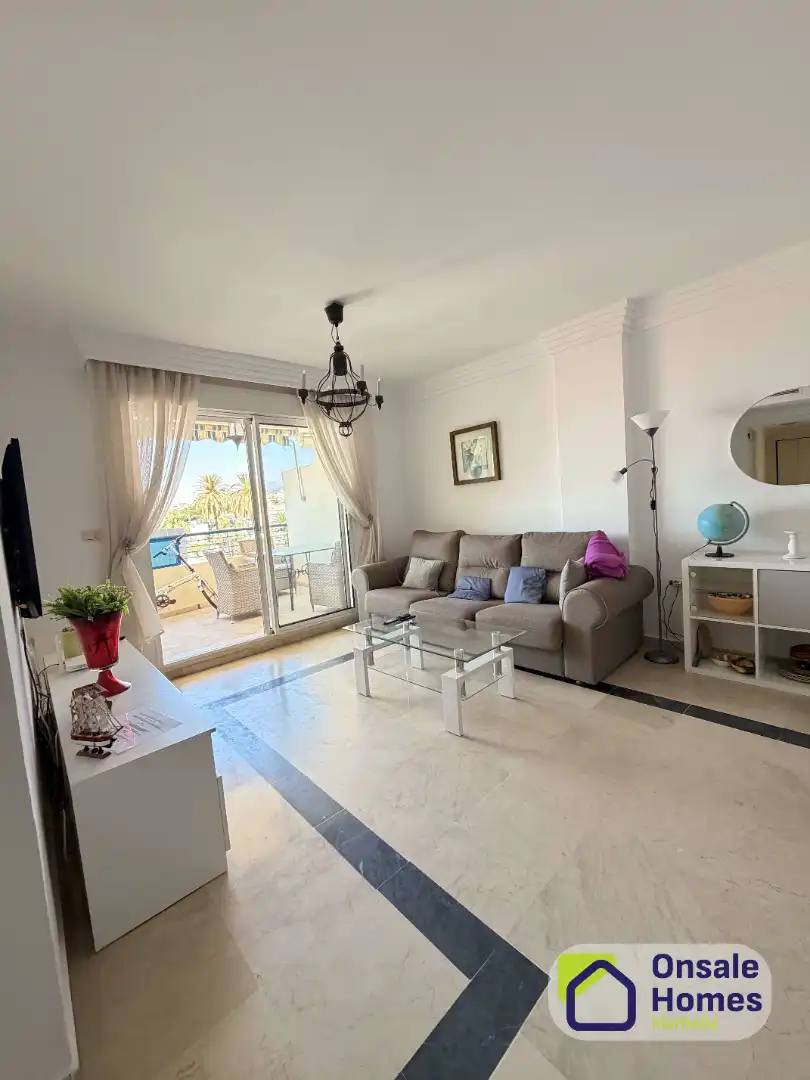 Wohnzimmer von Wohnungen zur Miete in Marbella mit Klimaanlage, Terrasse und Möbliert