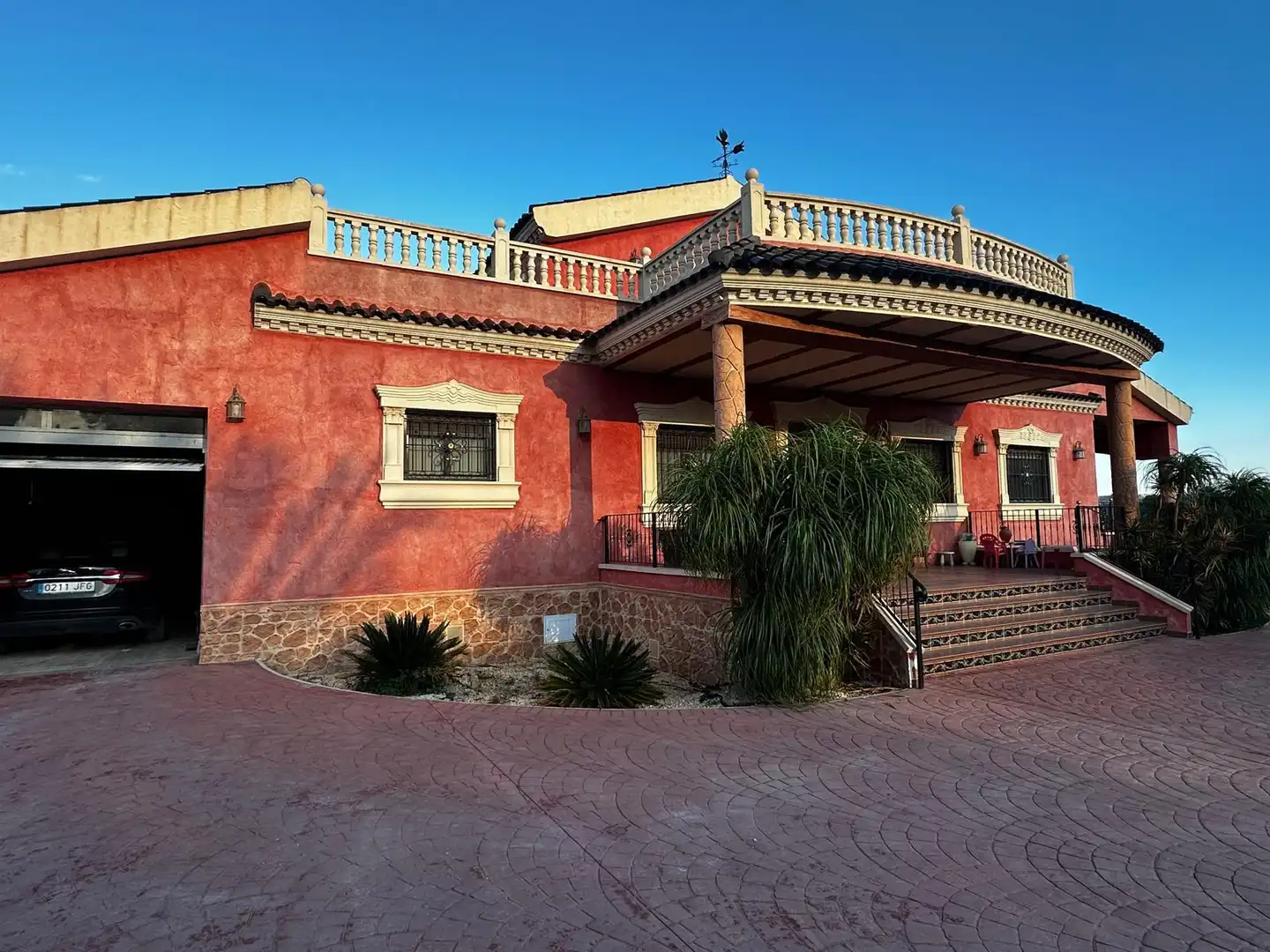 Vista exterior de Casa o xalet en venda en Orihuela amb Jardí privat, Terrassa i Piscina