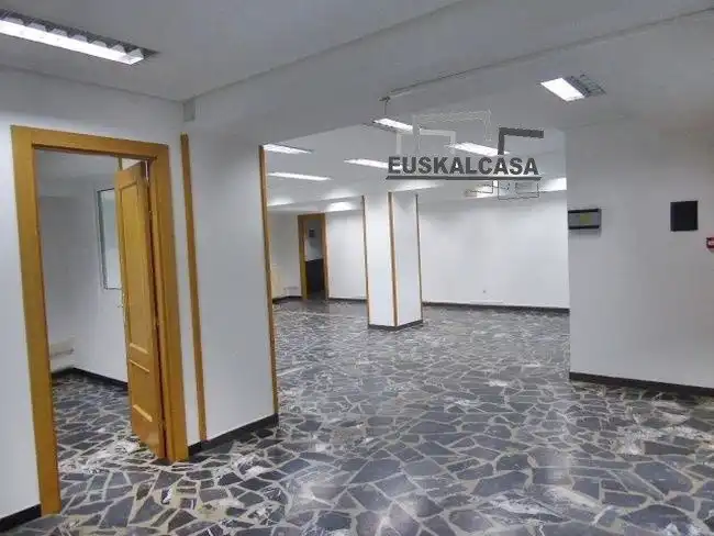 Oficina en venda en Bilbao  amb Calefacció