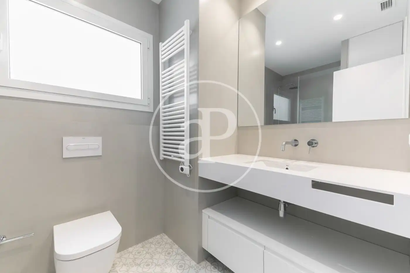 Baño de Piso de alquiler en Barcelona con Aire acondicionado, Calefacción y Amueblado
