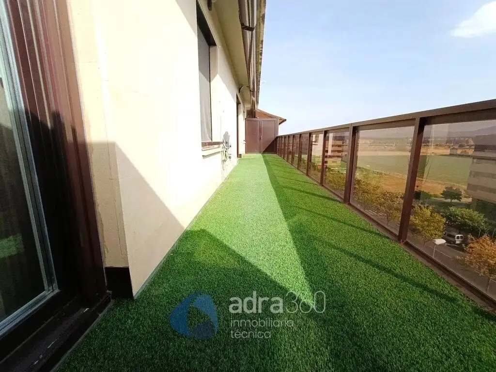 Terraza de Ático en venta en  Logroño con Aire acondicionado, Calefacción y Terraza