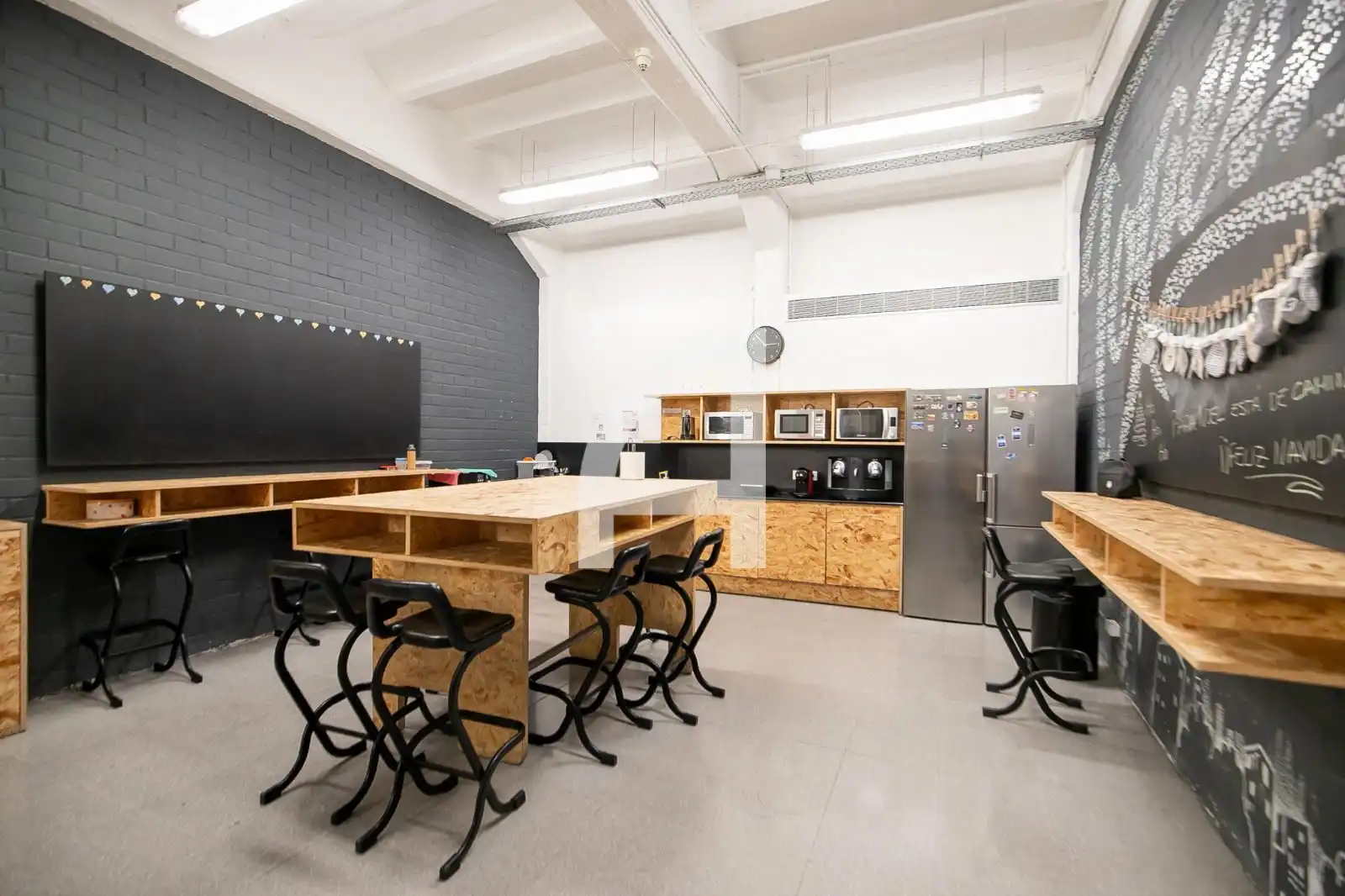 Küche von Büro zur Miete in Barcelona mit Klimaanlage und Heizung