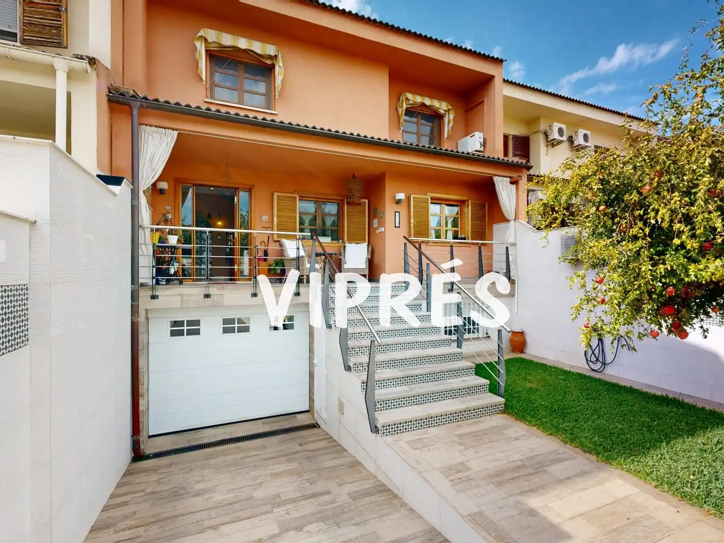 Vista exterior de Casa adosada en venta en Mérida con Calefacción