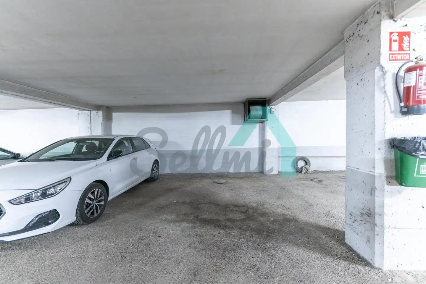 Parking of Flat for rent in Oviedo   with Heating, Parquet flooring and Furnished