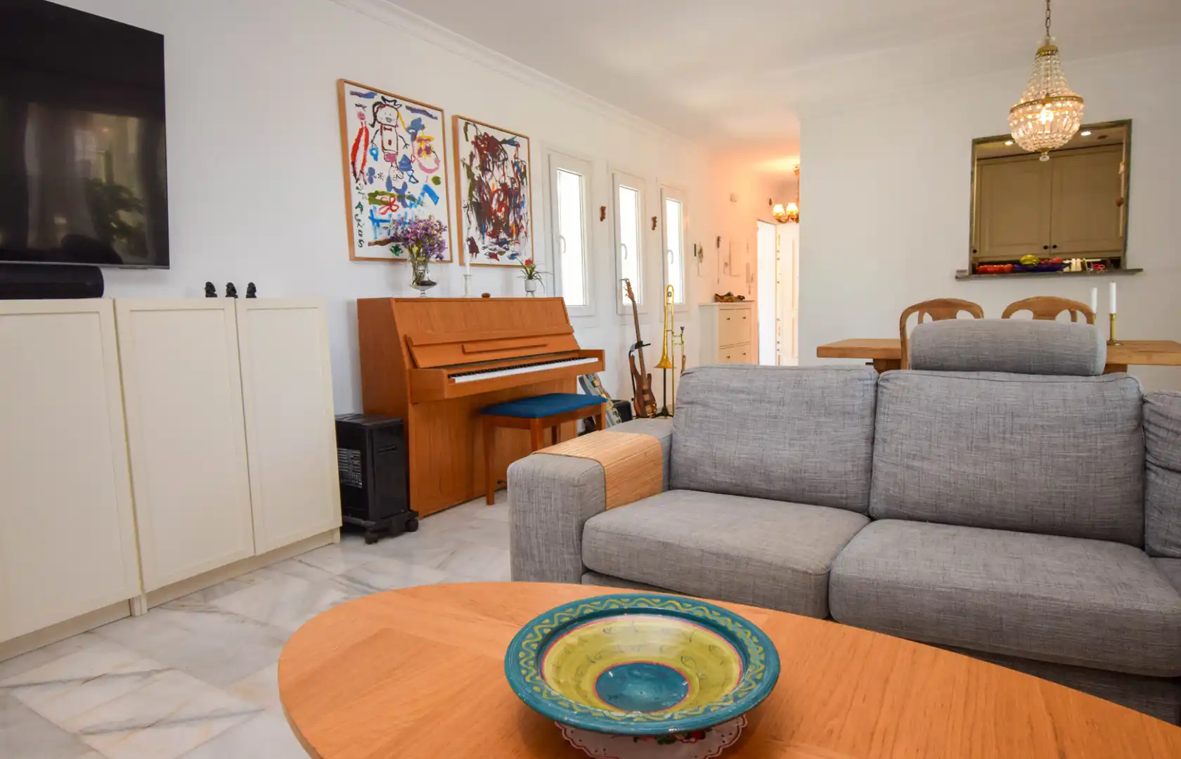 Sala d'estar de Casa o xalet en venda en Mijas amb Aire condicionat, Jardí privat i Terrassa