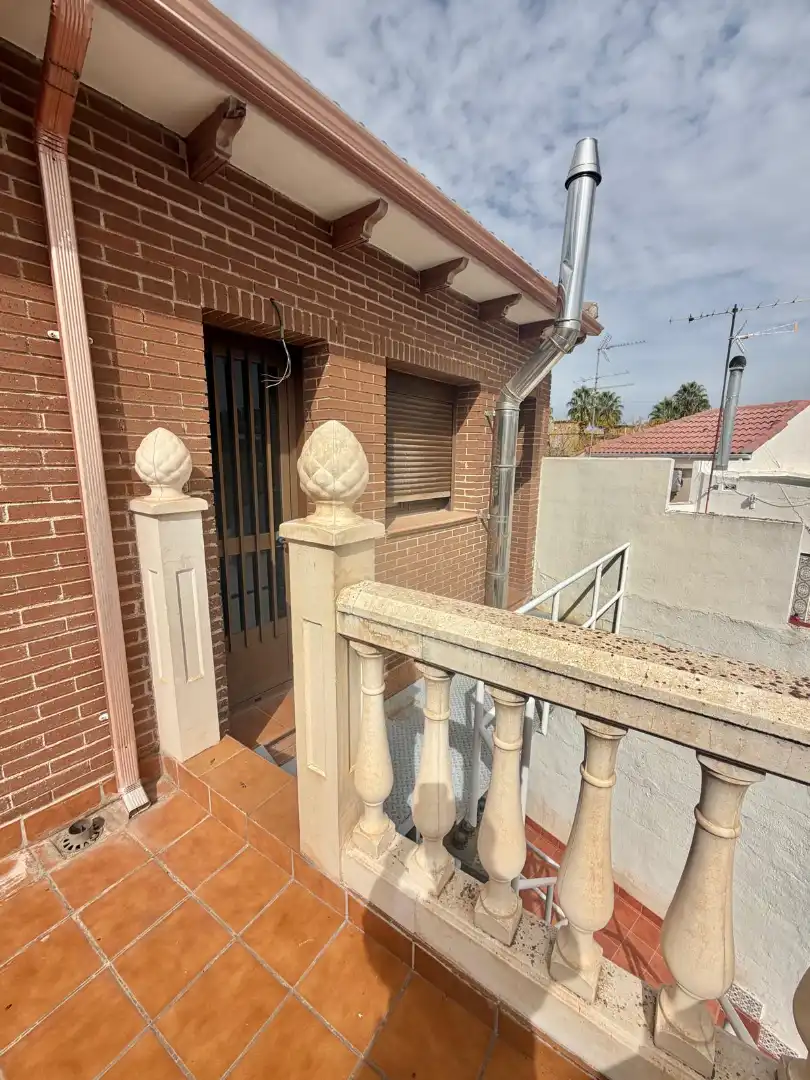 Vista exterior de Casa o xalet en venda en Peñamefecit - Avda Barcelona