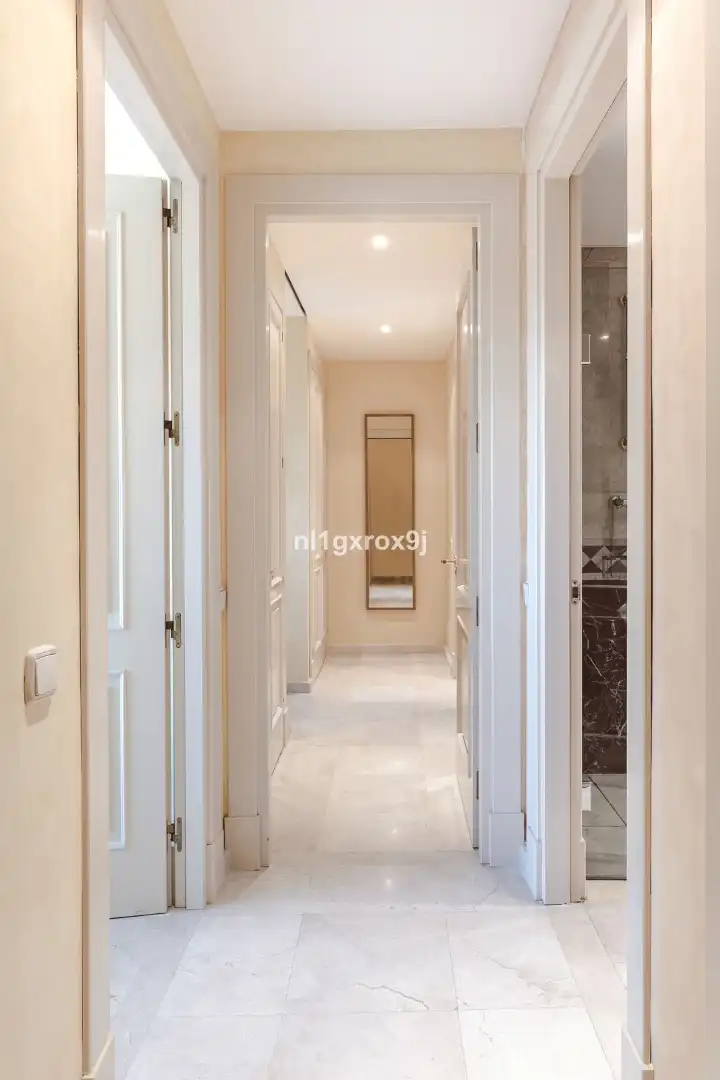 Apartamento en venta en Marbella con Terraza, Amueblado y Piscina comunitaria