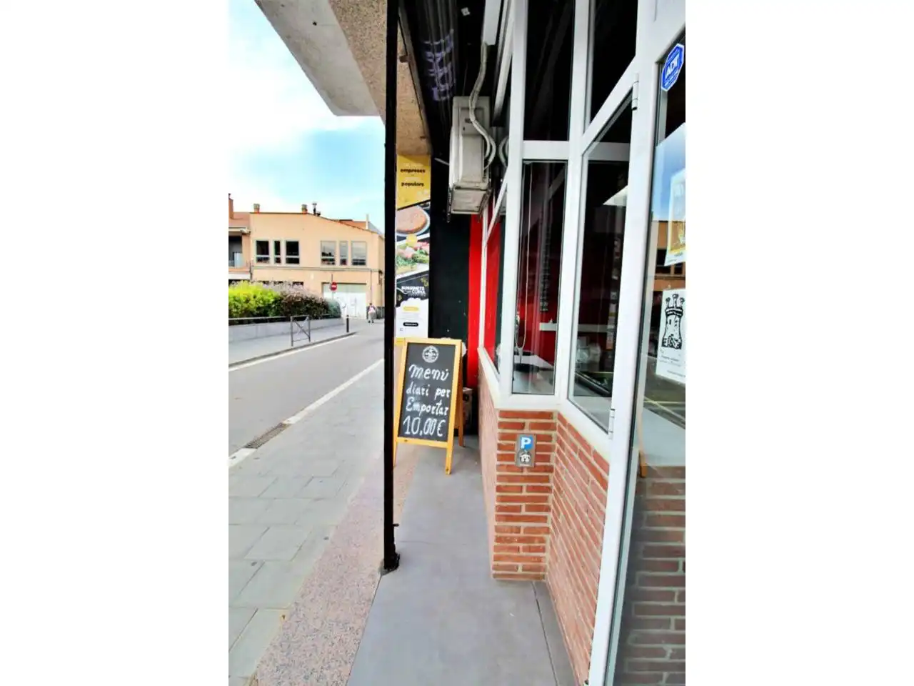 Exterior view of Commercial properties for rent in Granollers  with Air Conditioner