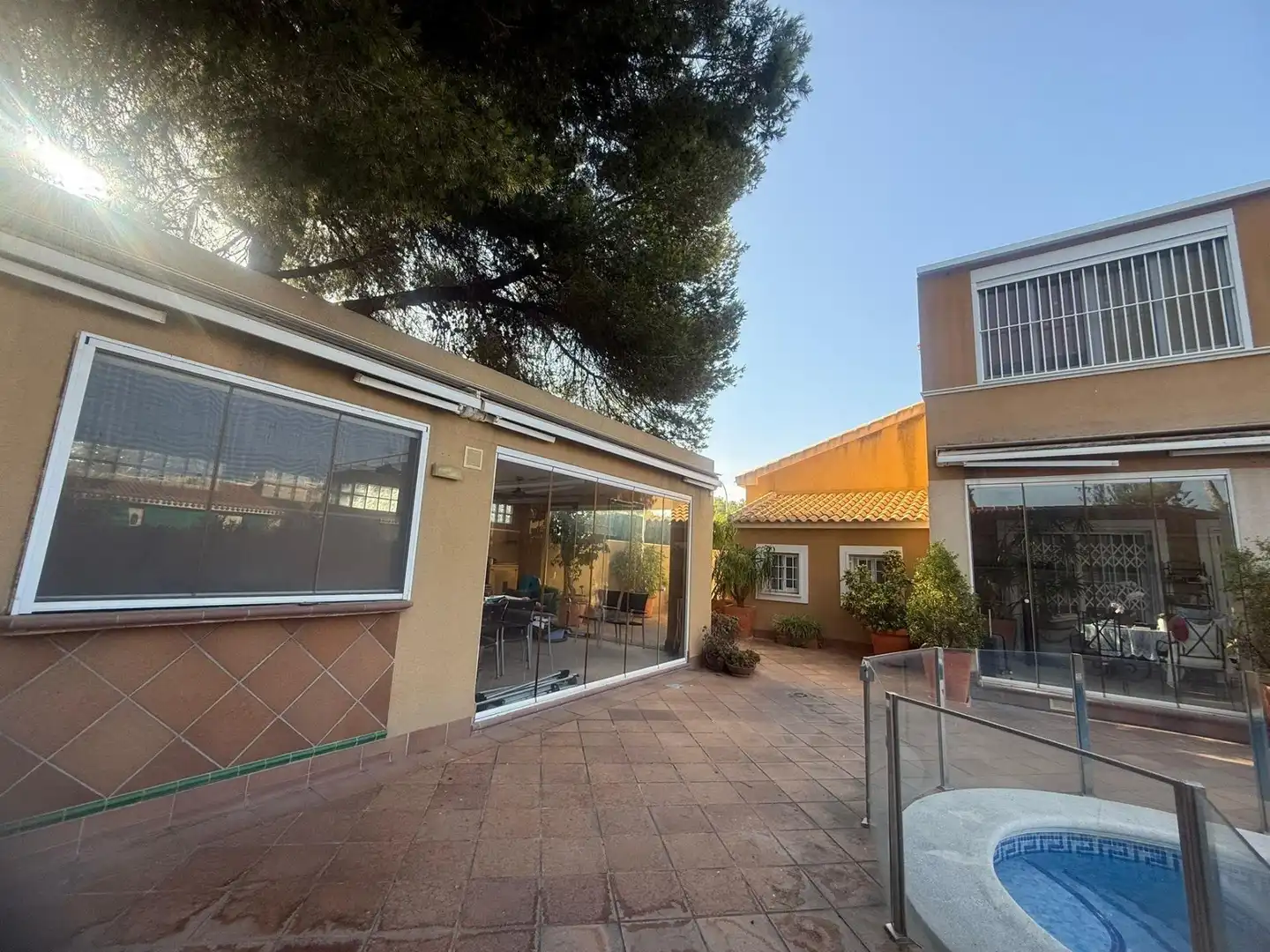 Vista exterior de Finca rústica en venda en Orihuela amb Jardí privat, Piscina i Piscina comunitària