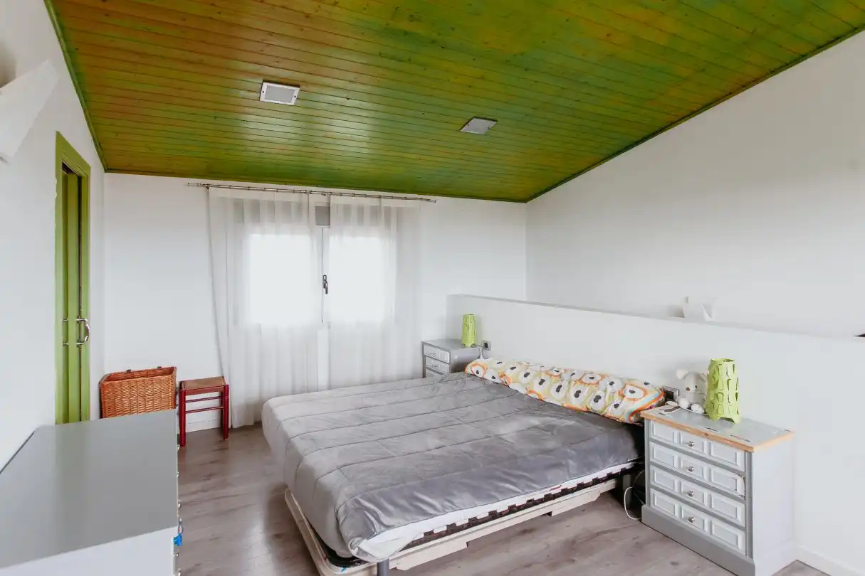 Habitación de Casa o chalet en venta en Huesca con Aire acondicionado, Calefacción y Jardín privado