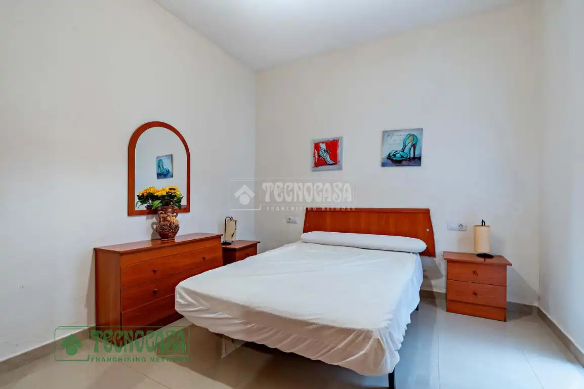 Dormitori de Casa adosada en venda en Roquetas de Mar amb Aire condicionat i Terrassa