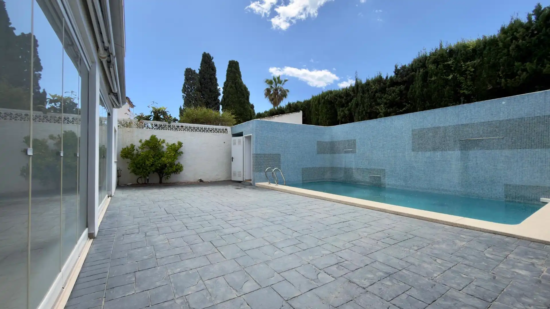 Swimming pool of Detached homes for sale in L'Alfàs del Pi  with Air Conditioner, Heating and Terrace