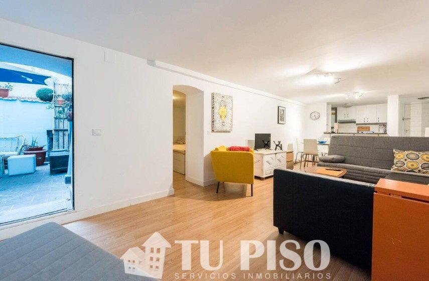 Apartment for sale in Calle de los Tres Peces, Embajadores - Lavapiés