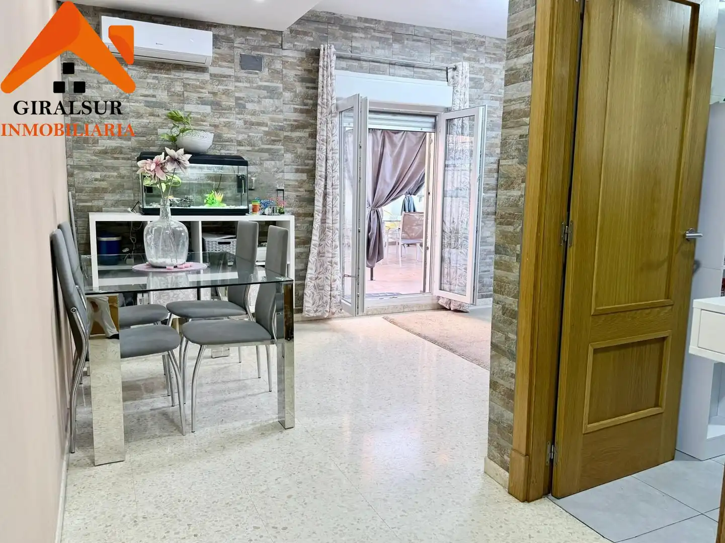 Dining room of Flat for sale in Sevilla  with Air Conditioner, Terrace and Storage room
