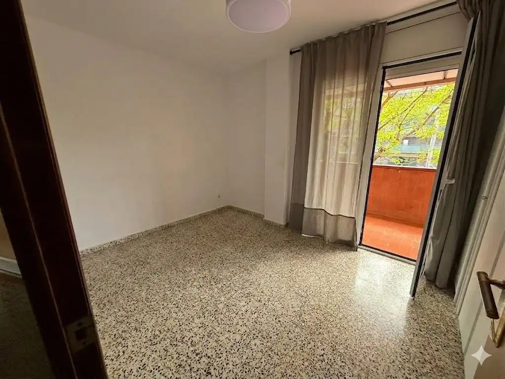 Habitación de Piso en venta en Cornellà de Llobregat con Balcón