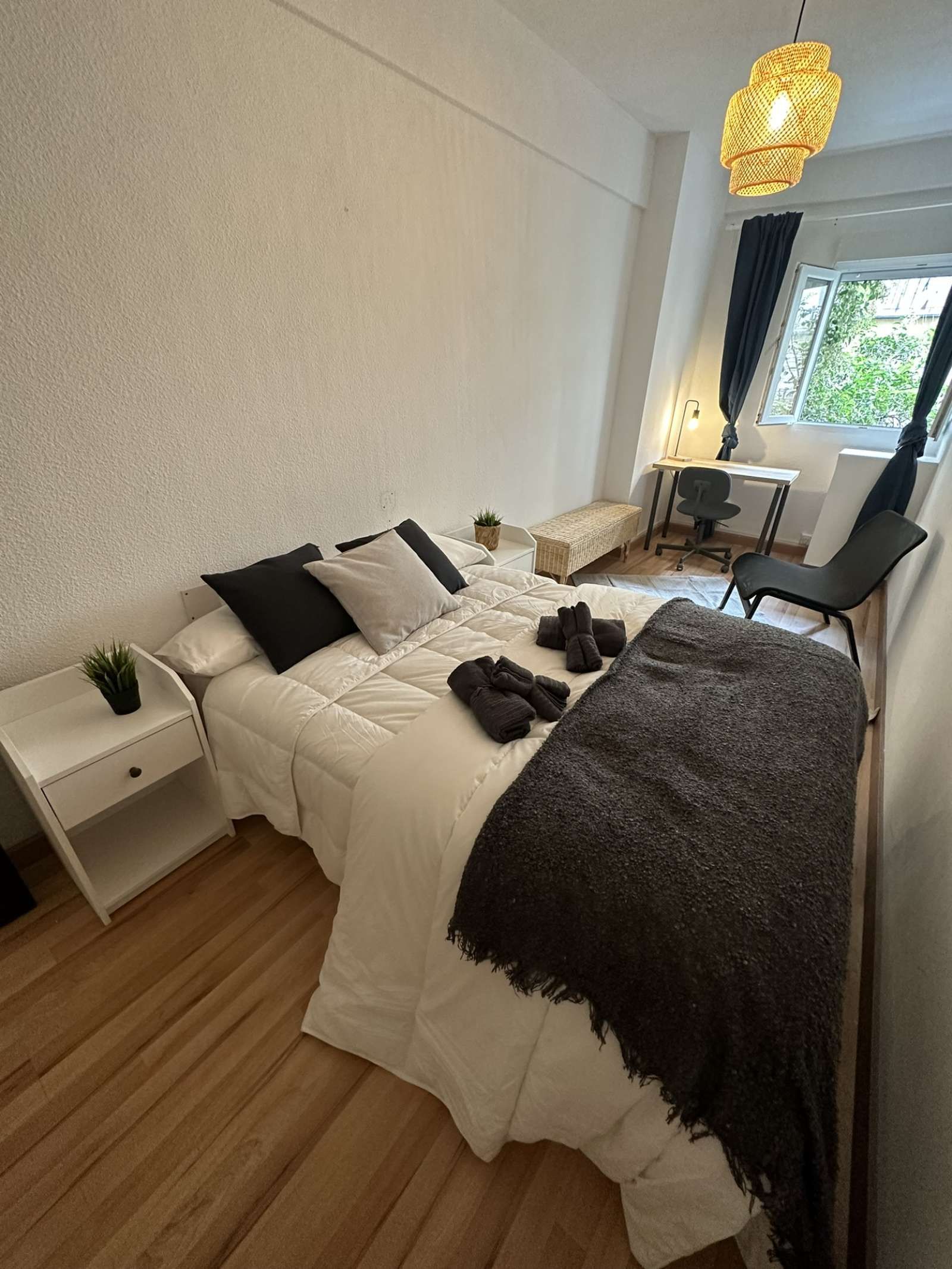 Bedroom of Flat to share in  Madrid Capital  with Air Conditioner and Terrace