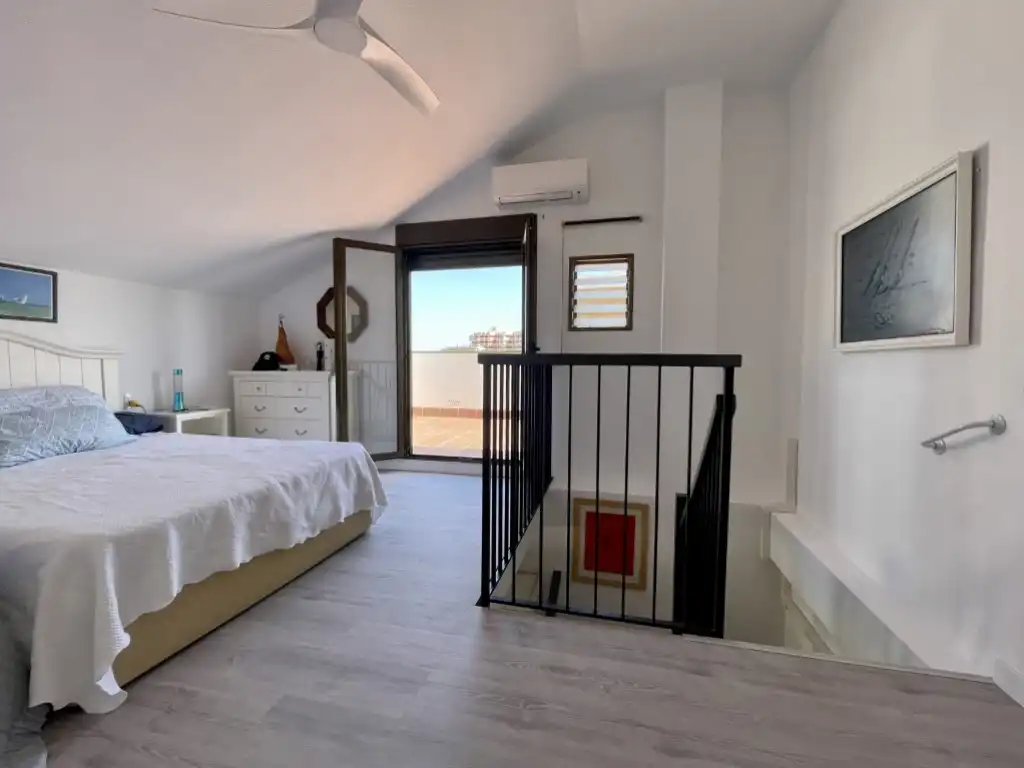 Schlafzimmer von Wohnungen zur Miete in Benicasim / Benicàssim mit Klimaanlage, Privatgarten und Terrasse