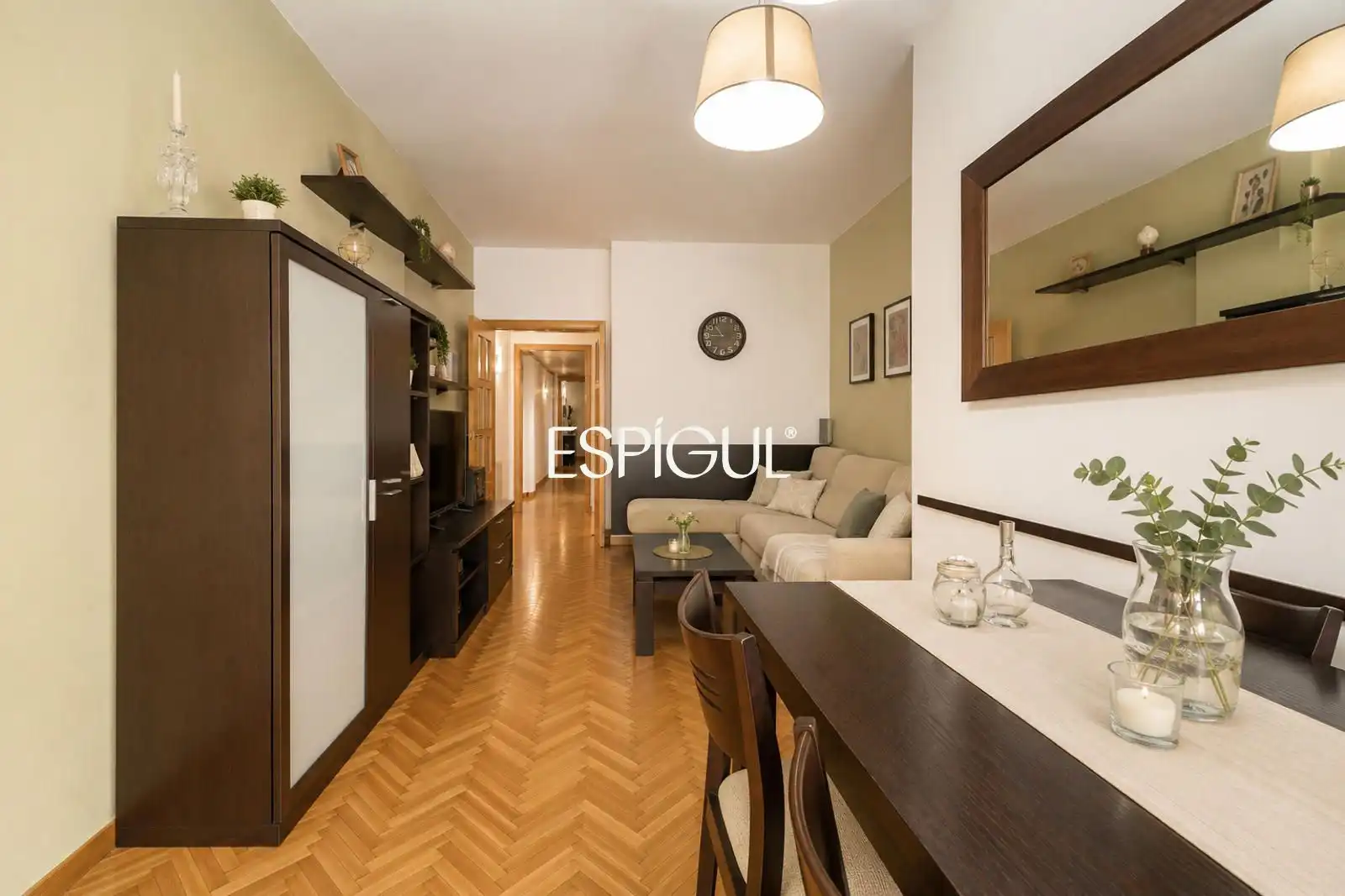 Wohnzimmer von Wohnung zum Verkauf in Barcelona mit Klimaanlage, Heizung und Parkett